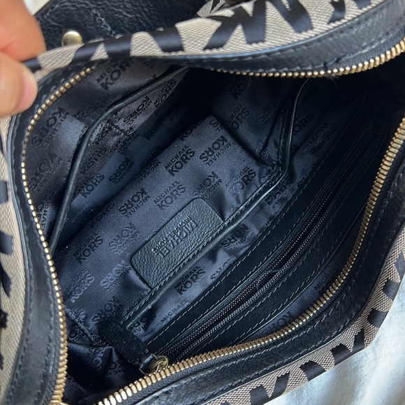 Micheal kors bag - Picture 6 of 7